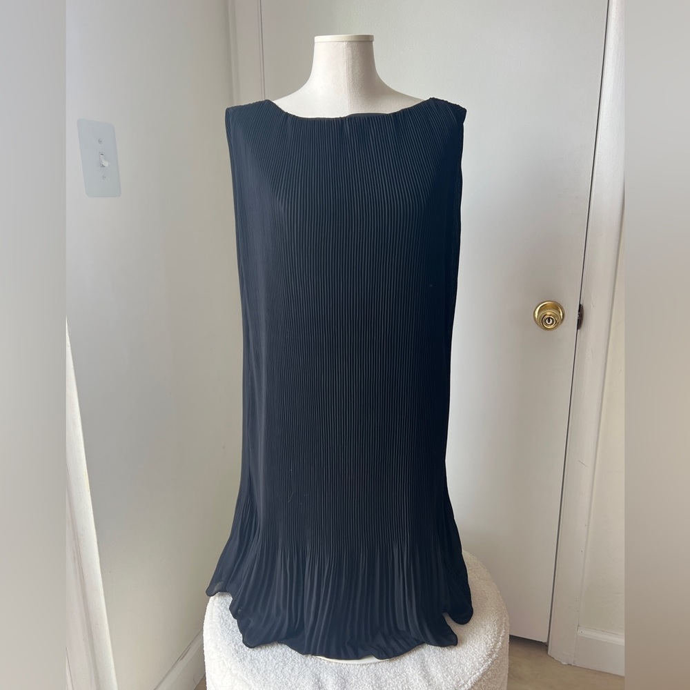 Black Pleated Sleeveless Dress